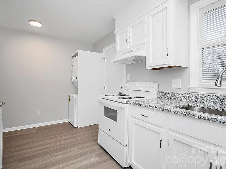 1219 Anderson St — Photo 12