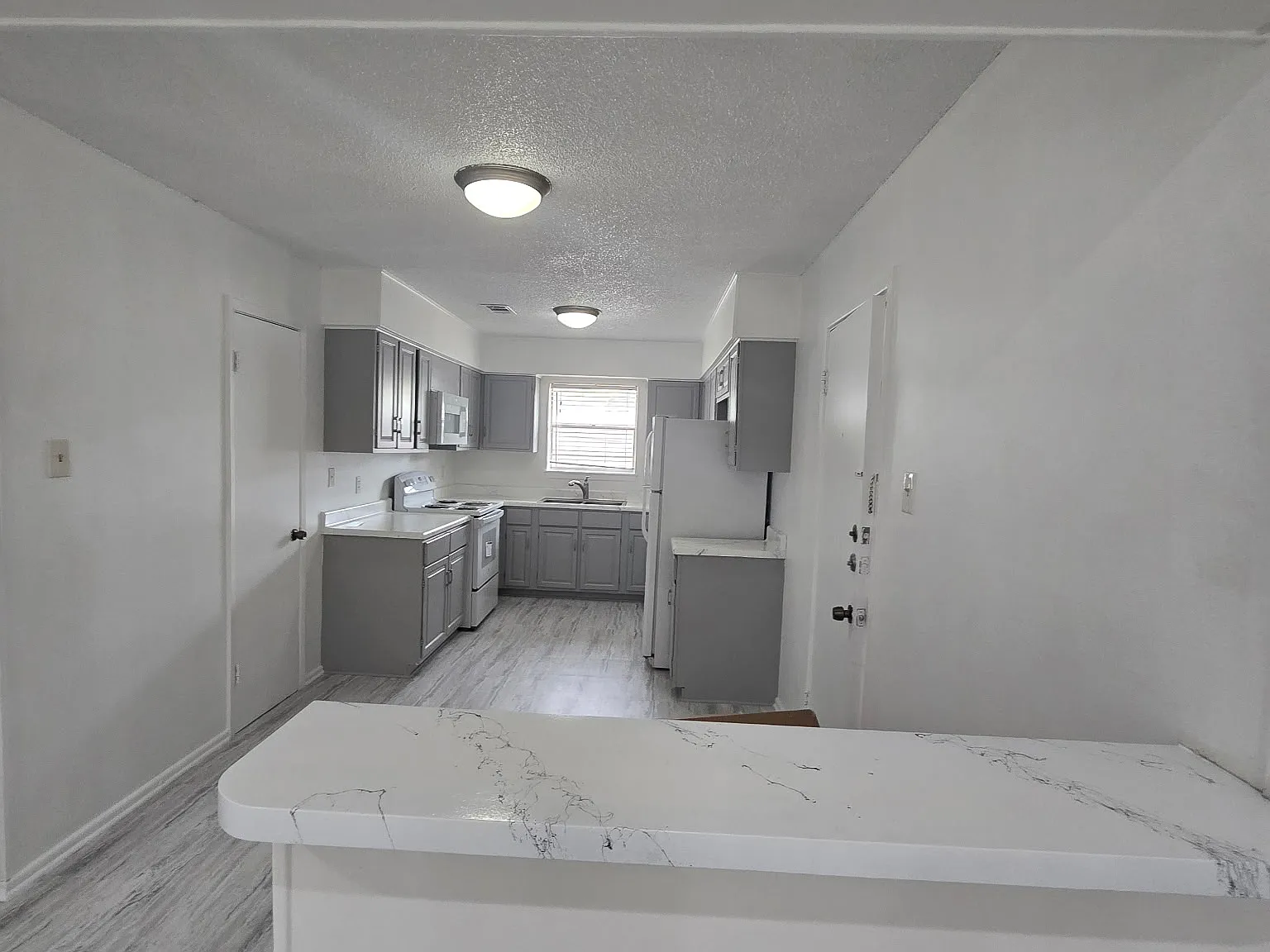 2 bed, 1100 sqft, $1,200 — Photo 2