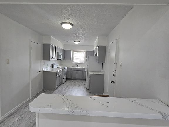 2nd image of 618 Chauncey Dr APT 4