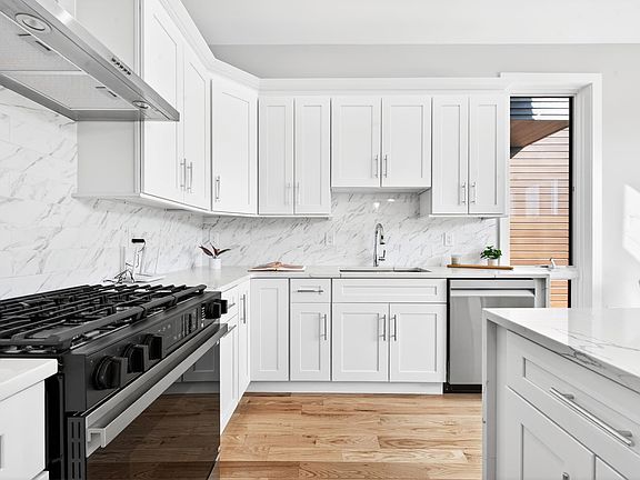 4th image of 126 De Kalb Ave #2
