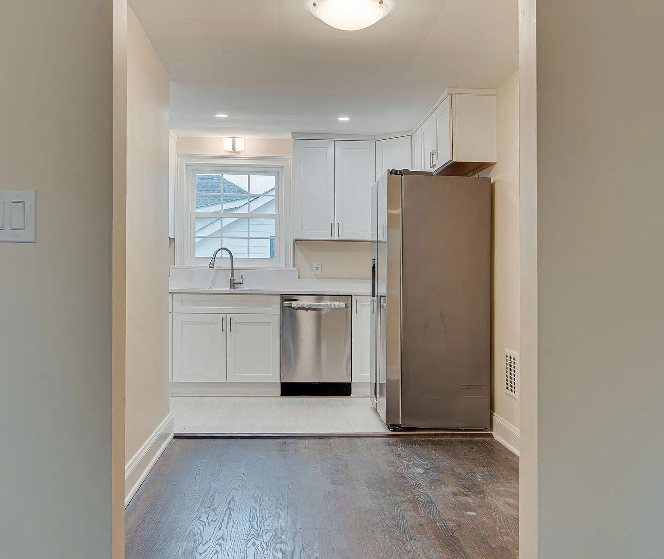 1 bed, 900 sqft, $1,800 — Photo 3