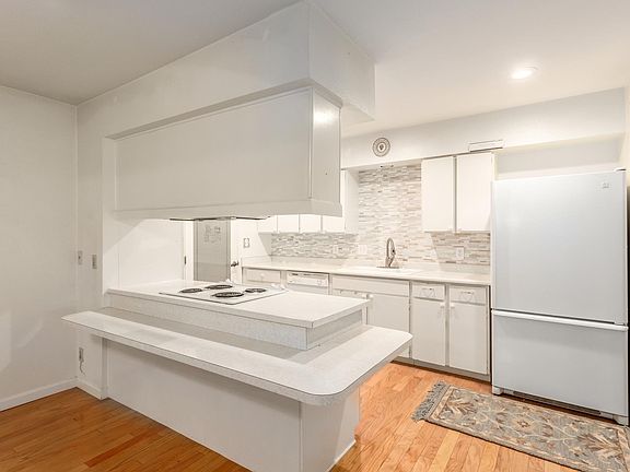 3rd image of 9515 W Polk St