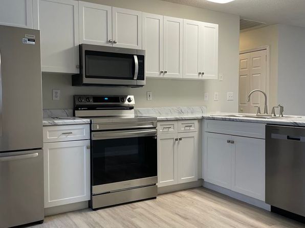 148 Churchill Ln #148