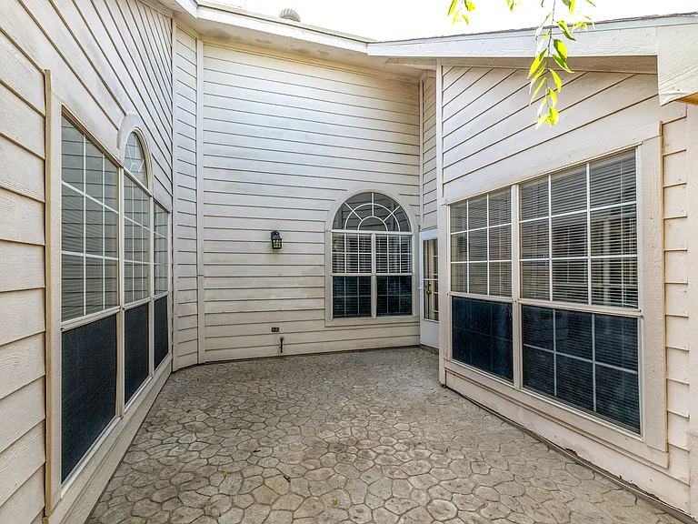 10613 Brandenberg Dr — Photo 33