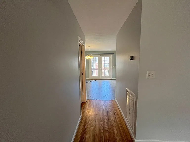 696 Wyndhurst Dr — Photo 6