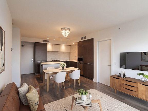 5th image of 5233 Gilbert Rd #623