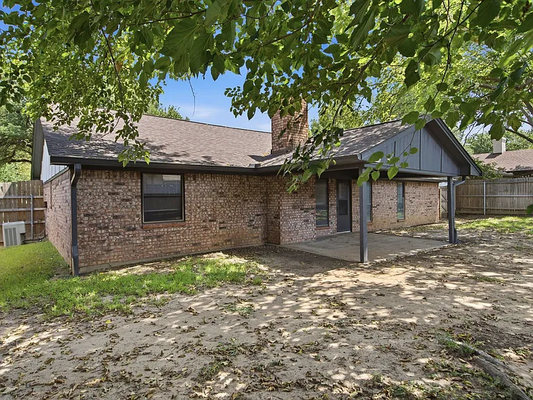 2223 Sierra Dr — Photo 25