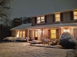 11 Belvue Ct, Penfield, NY 14526