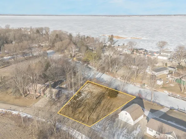 Shirley Ct, Winneconne, WI 54986