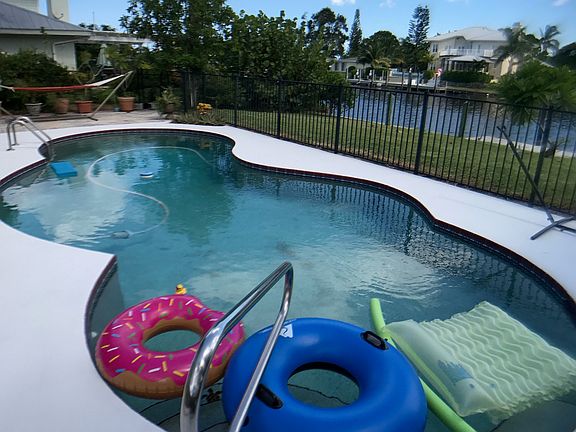 4th image of 27 Sea Horse Ln
