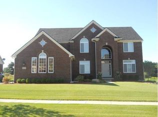 54295 Birchwood Dr, South Lyon, MI 48178