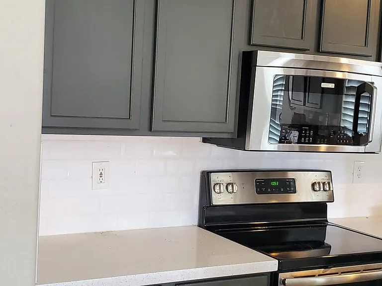 1111 E Chelsea Dr — Photo 4