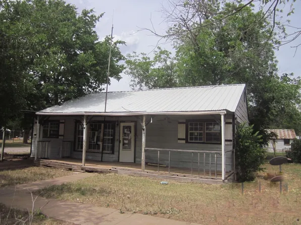 401 Avenue F SE, Childress, TX 79201