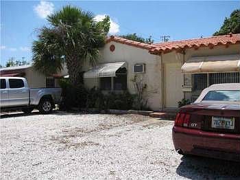 1st image of 729 NE 15th Ave