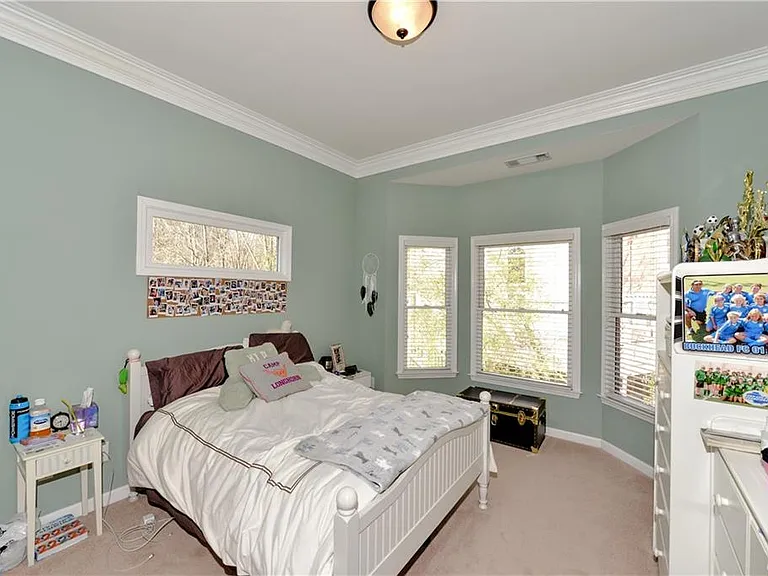 265 Windsor Gate Cv — Photo 41