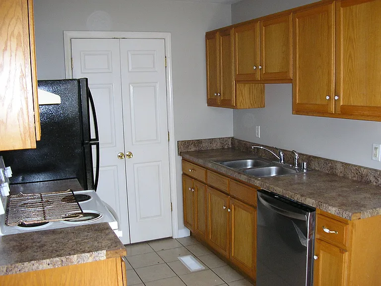 402 Clark St #B — Photo 3