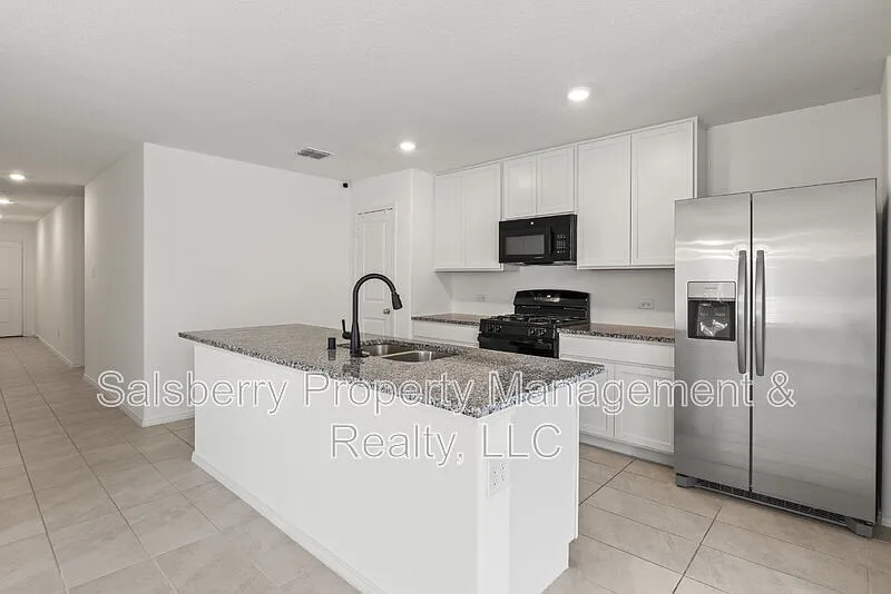 4 bed, 2.0 bath, 1668 sqft, $2,200 — Photo 3