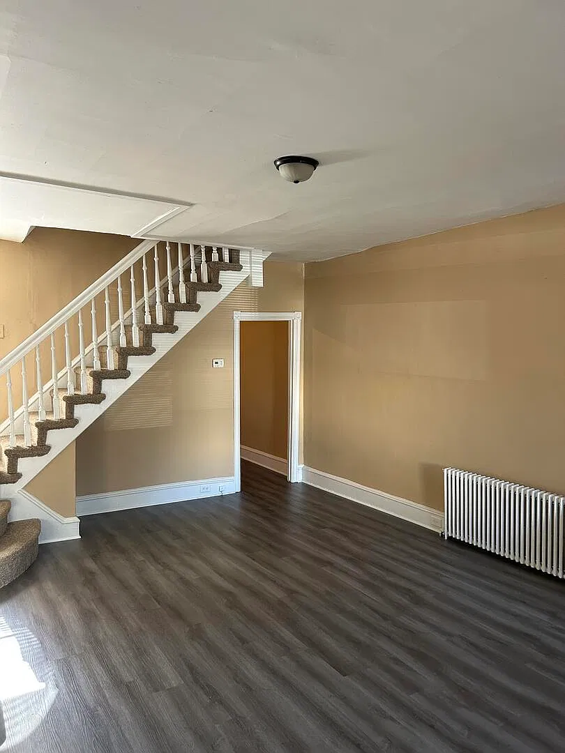 4 bed, 1.5 bath, 1525 sqft, $1,895 — Photo 2