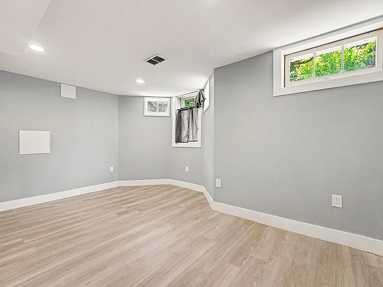 746 N Monaco Pkwy — Photo 27