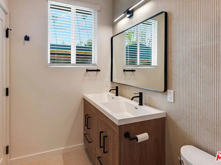 1405 N Coronado St — Photo 17