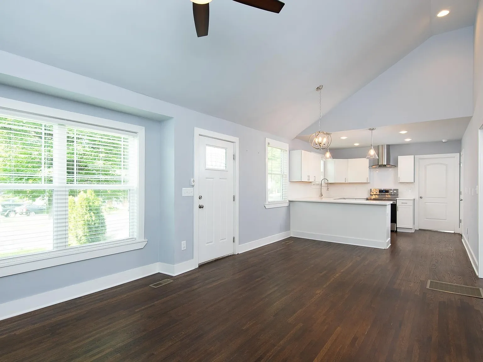 3 bed, 1400 sqft, $2,895 — Photo 2
