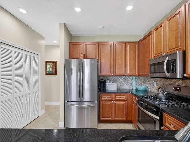 8400 Heritage Club Dr — Photo 52