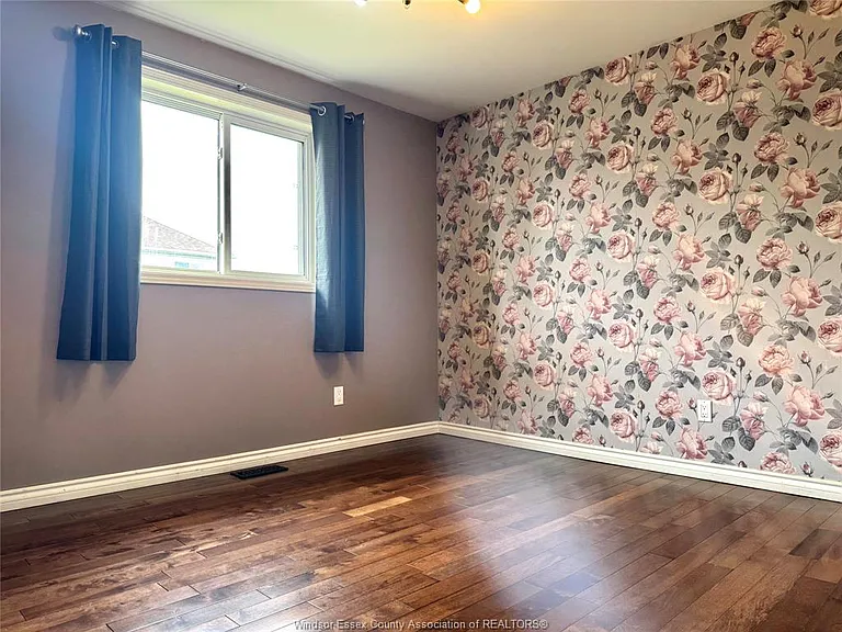1011 Silverdale Dr — Photo 7