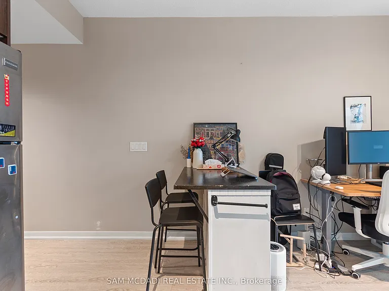 150 E Liberty St #1208 — Photo 9