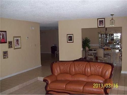 1st image of 11009 Glenwood Dr
