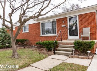 21606 Arrowhead St, Saint Clair Shores, MI