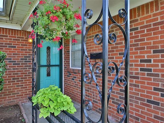 2nd image of 1216 SW 43rd St