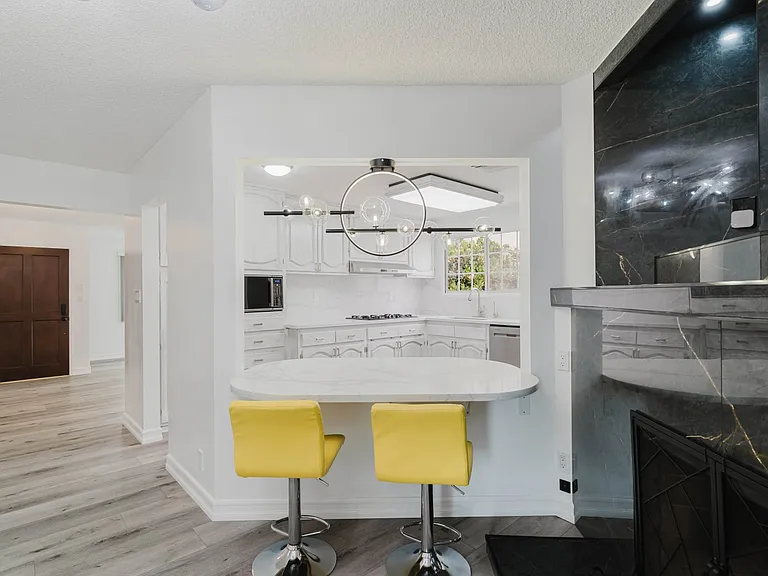 22515 Haynes St — Photo 14