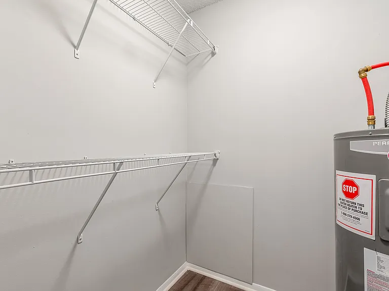 Kilborough Apartments — Photo 11