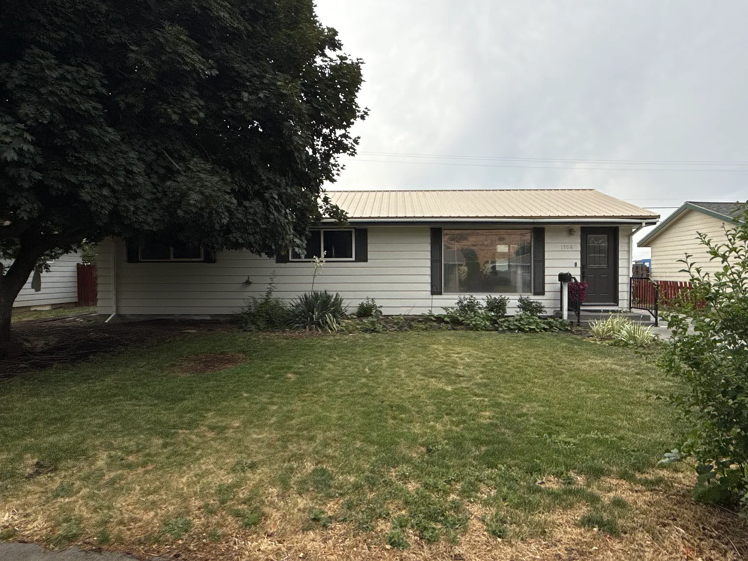 3 bed, 2112 sqft, $2,300 — Photo 2