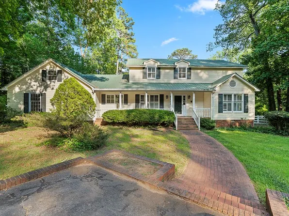 111 N Hills Ct, Hodges, SC 29653