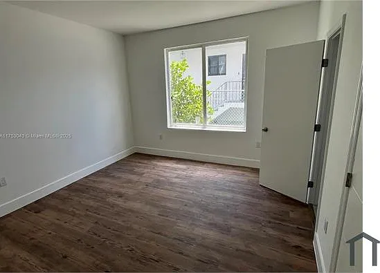 321 SW 9th Ave #3 — Photo 3