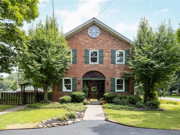 4743 Clark St, Hamburg, NY 14075