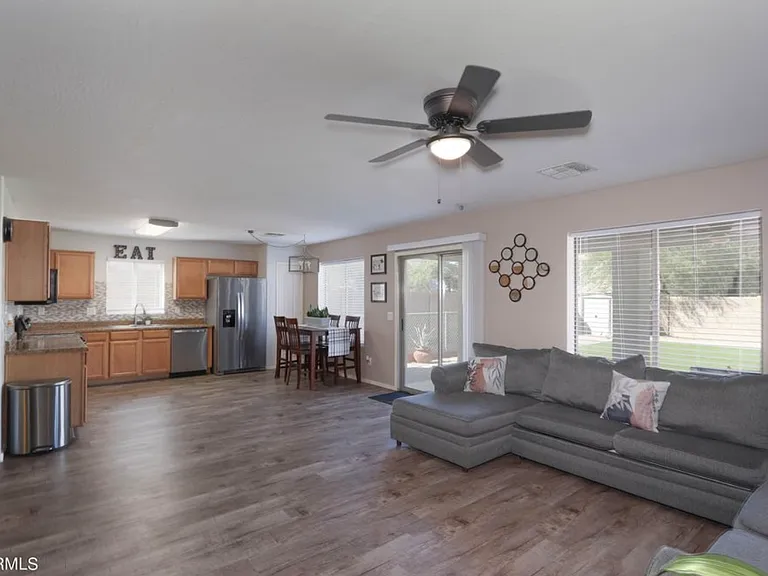 36576 W Nina St — Photo 2