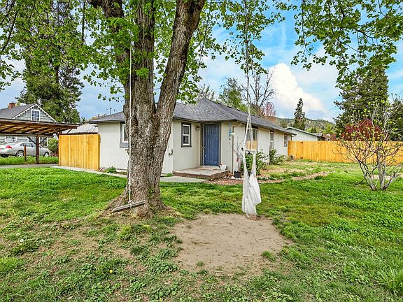 4th image of 1702 SW Bridge St