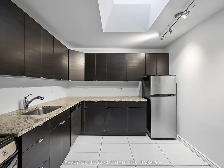 353 Queen St W #10 — Photo 7