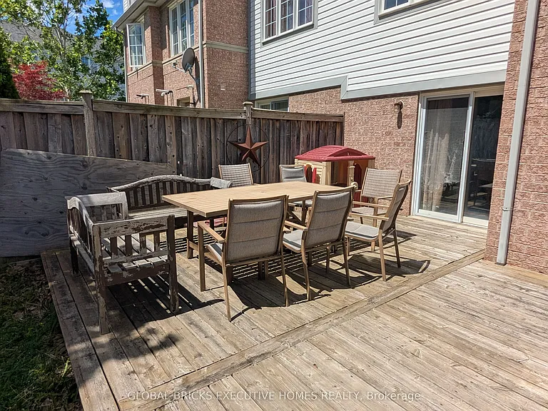 1218 Lamont Cres — Photo 24