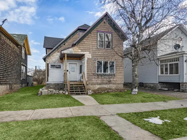 332 2nd St, Menominee, MI 49858