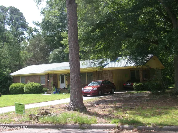 301 Mcgirts Bridge Road, Laurinburg, NC 28352