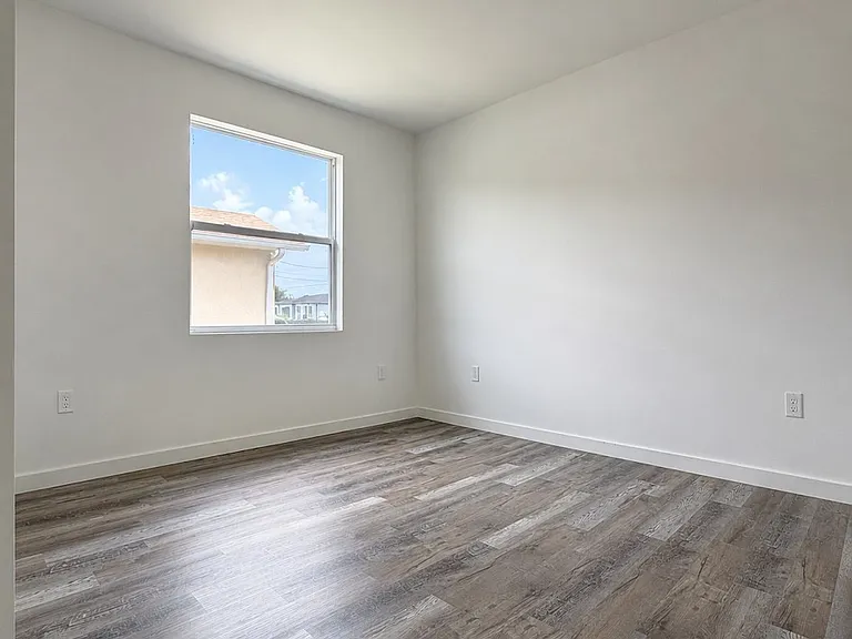 1130 Harold Ave S — Photo 10