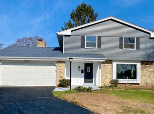 W54N814 Windsor Ct, Cedarburg, WI 53012