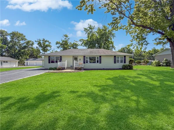 2960 Lakeland Rd, Decatur, IL 62521