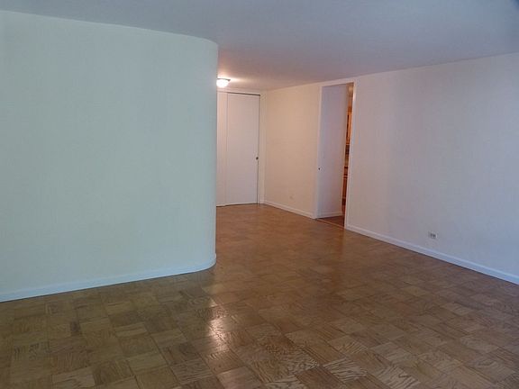 5th image of 300 E 33rd St #B
