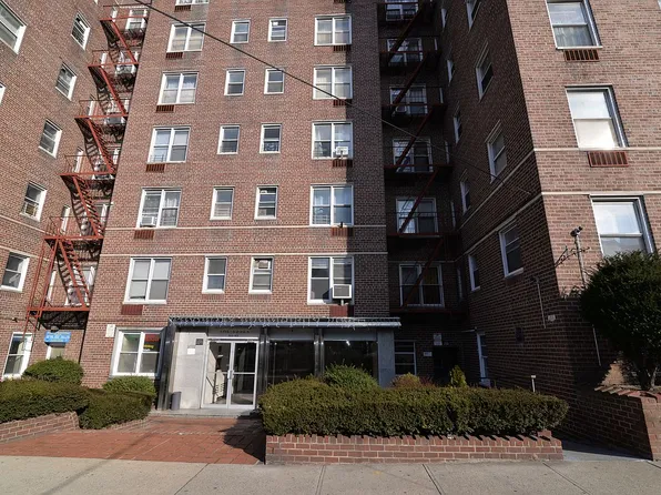 6345 Saunders St APT 3G, Rego Park, NY 11374