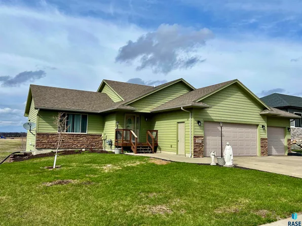 1600 E Liberty Cir, Brandon, SD 57005