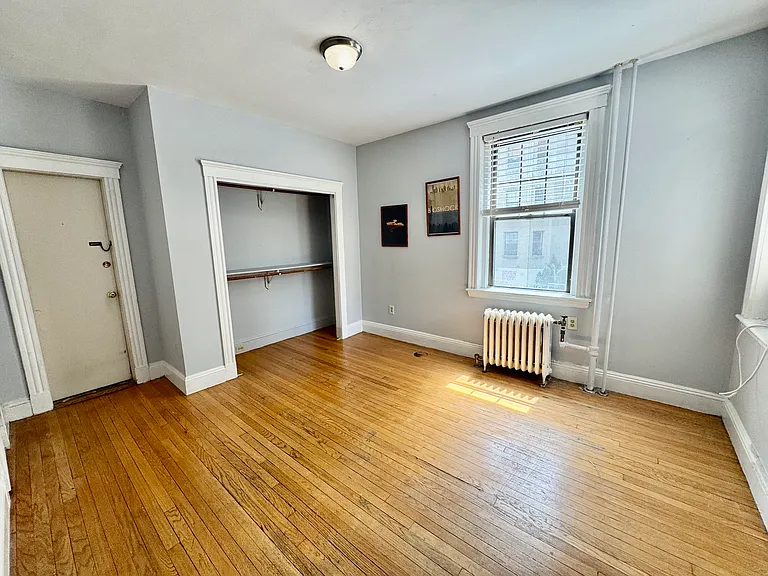 6 Sutherland Rd #3 — Photo 11